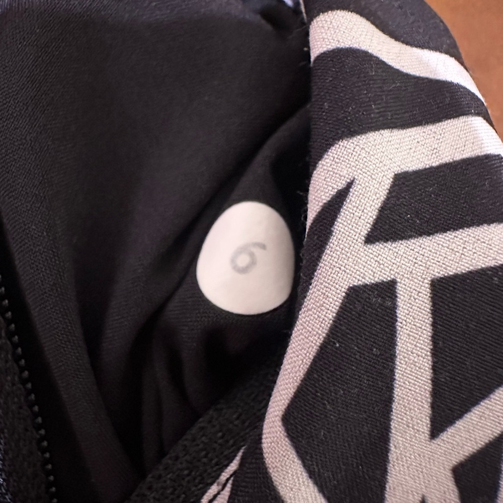 Lululemon Track That High-Rise 3” Shorts – Black White Pattern, Size 6, GUC - Picture 8 of 8
